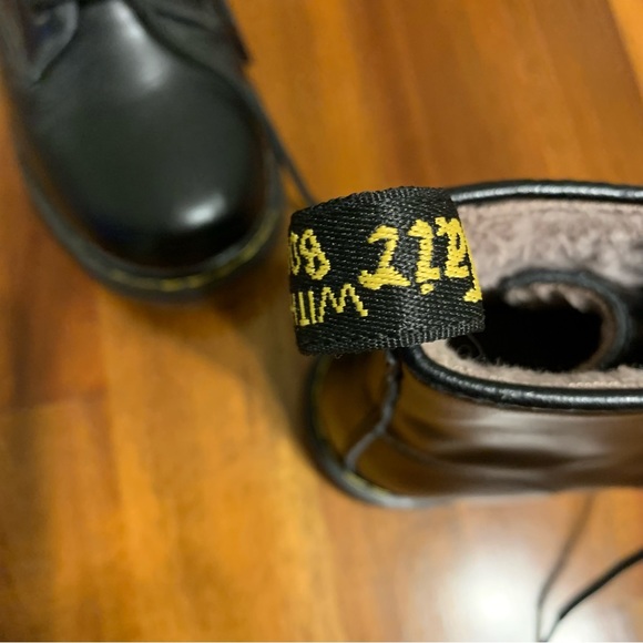 Ladies Dr Martens Ankle Boots - Picture 2 of 9